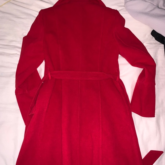 Red trench coat - Picture 2 of 5